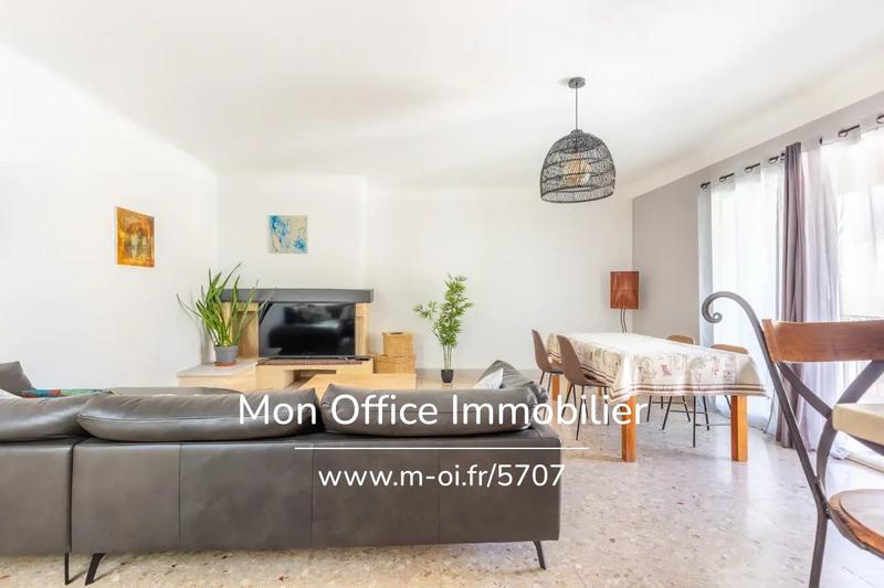 Maison - 225 m² - 8 pièces