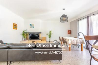 Maison - 225 m² - 8 pièces