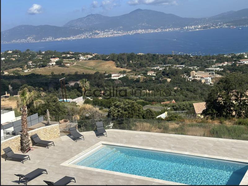 Appartement - 85 m² - 3 pièces