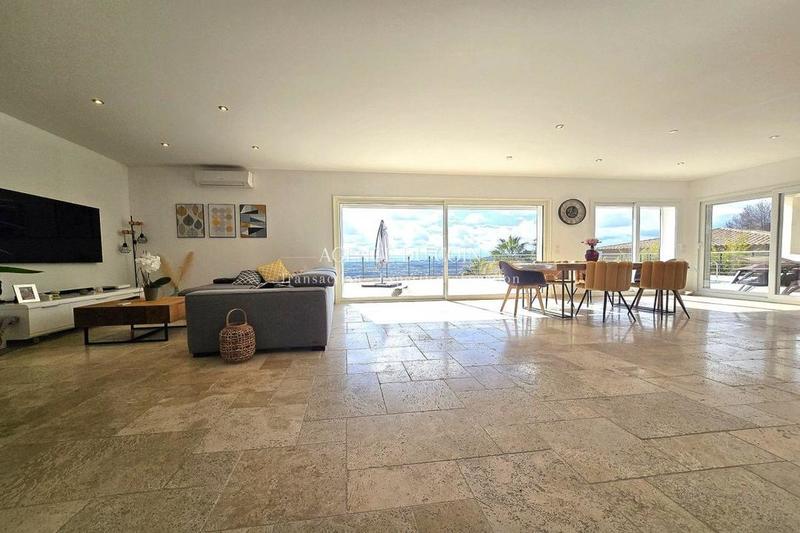 Villa - 300 m² - 12 pièces