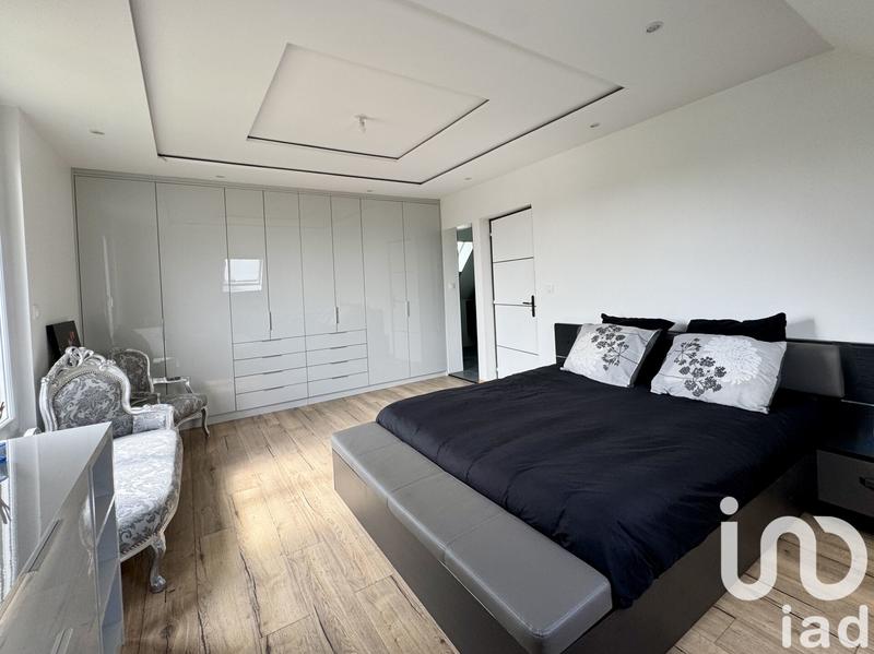 Maison - 212 m² - 7 pièces