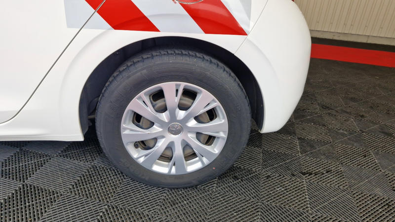 Peugeot 208 affaire Puretech 82 Ss Premium Pack