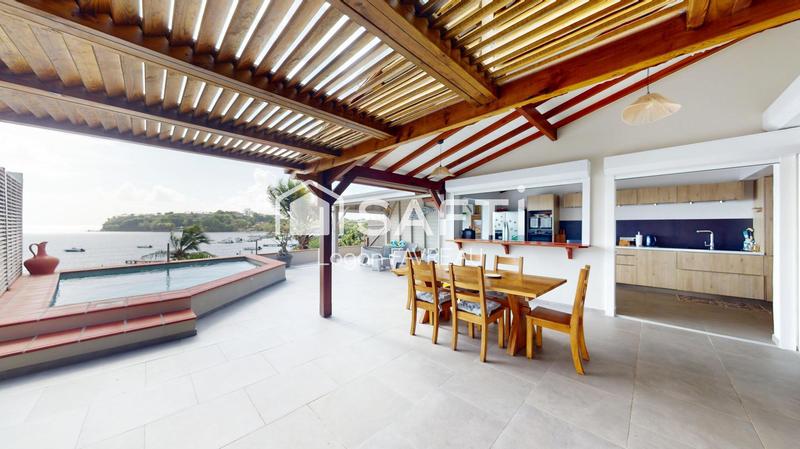 Maison - 270 m² - 9 pièces