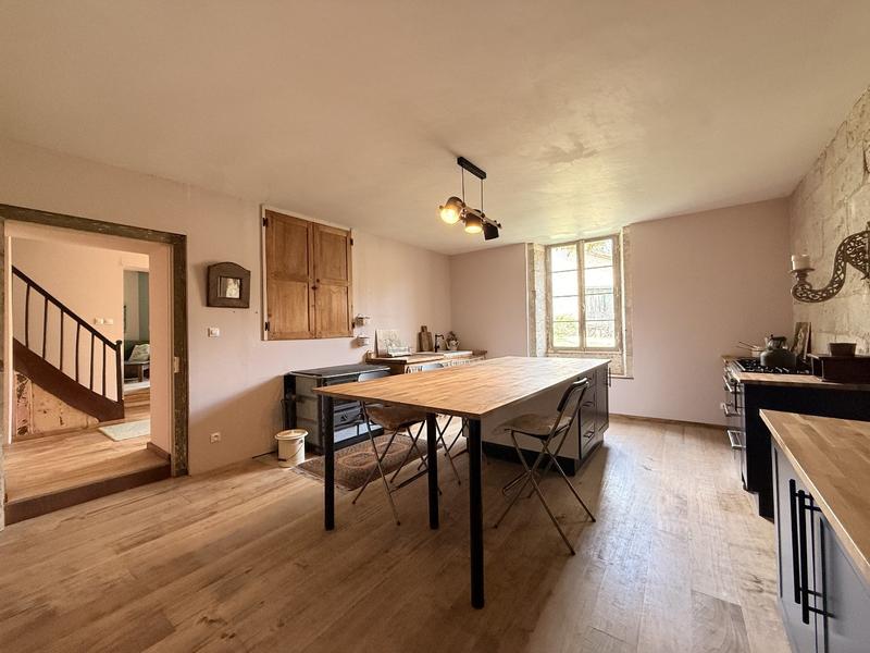 Maison - 260 m² - 7 pièces