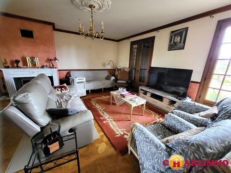 Maison traditionnelle - 181 m² - 6 pièces