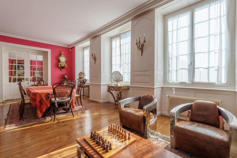 Demeure - 250 m² - 10 pièces