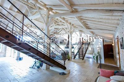 Maison - 850 m² - 10 pièces