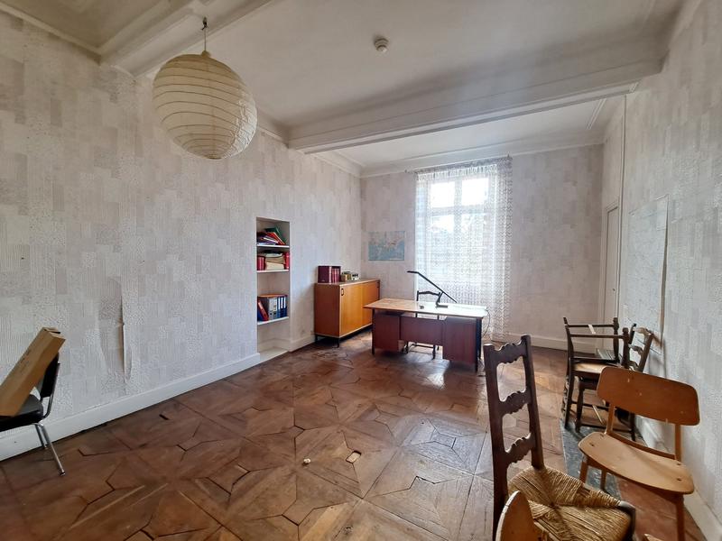 Château - 5 346 m² - 1 pièce