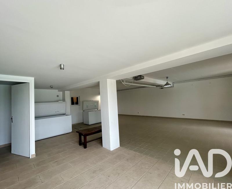 Maison - 360 m² - 10 pièces