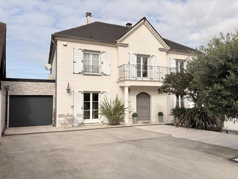 Maison - 190 m² - 8 pièces