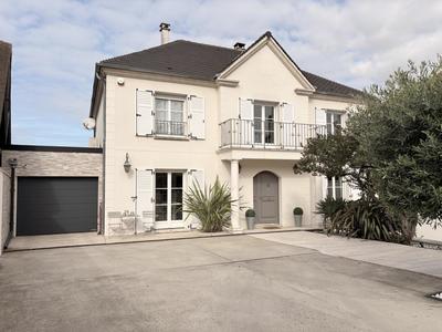 Maison - 190 m² - 8 pièces