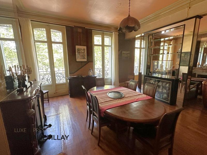 Hôtel particulier - 365 m² - 12 pièces