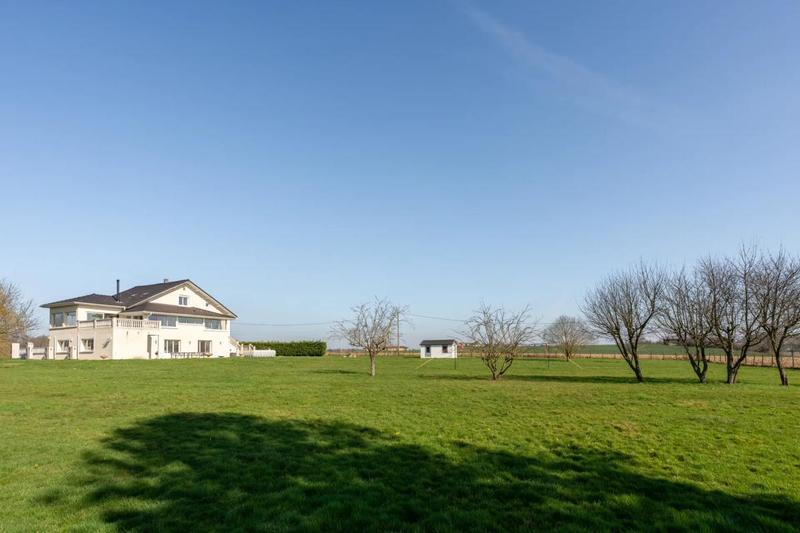 Maison - 450 m² - 14 pièces