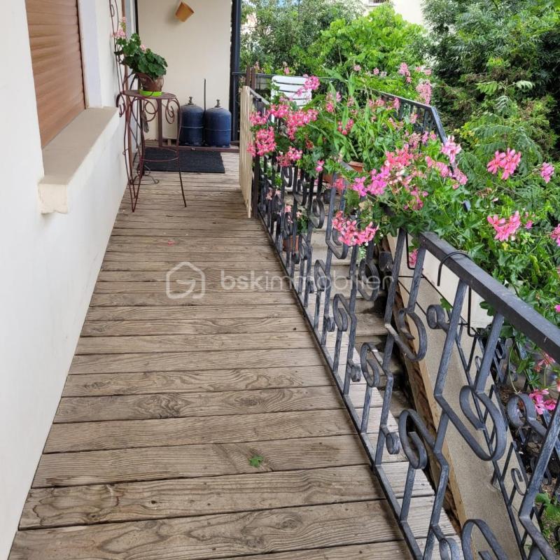 Maison - 222 m² - 10 pièces