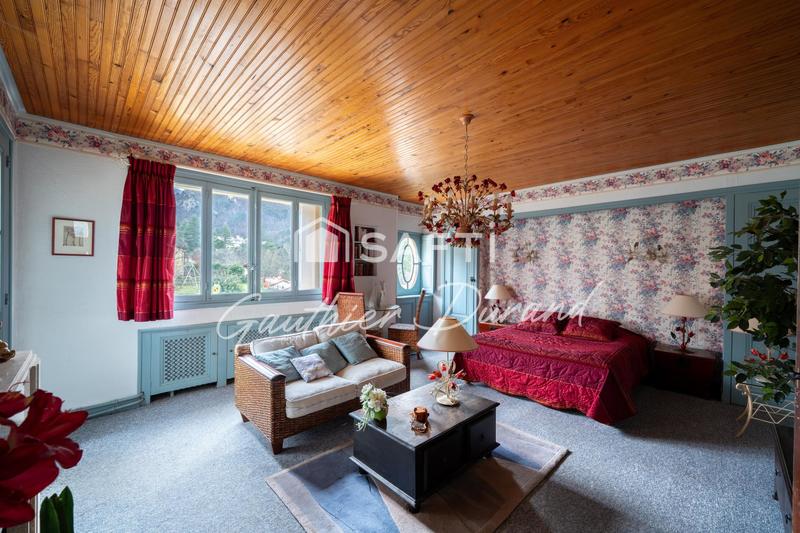 Maison - 421 m² - 14 pièces