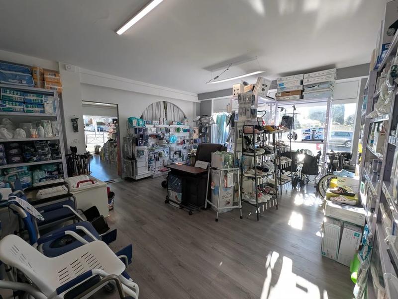 Local commercial - 132 m² - 4 pièces