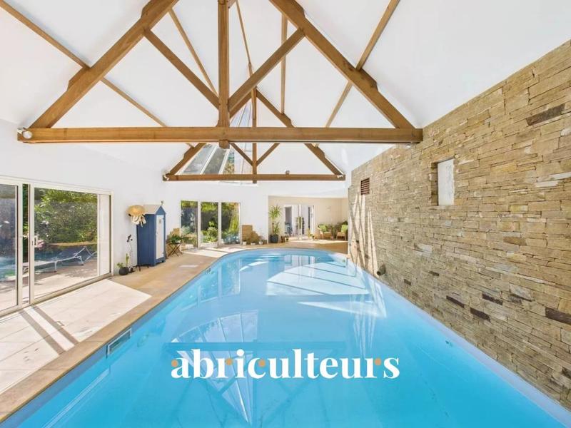 Maison - 258 m² - 7 pièces