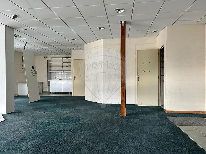 Local commercial - 143 m² - 4 pièces