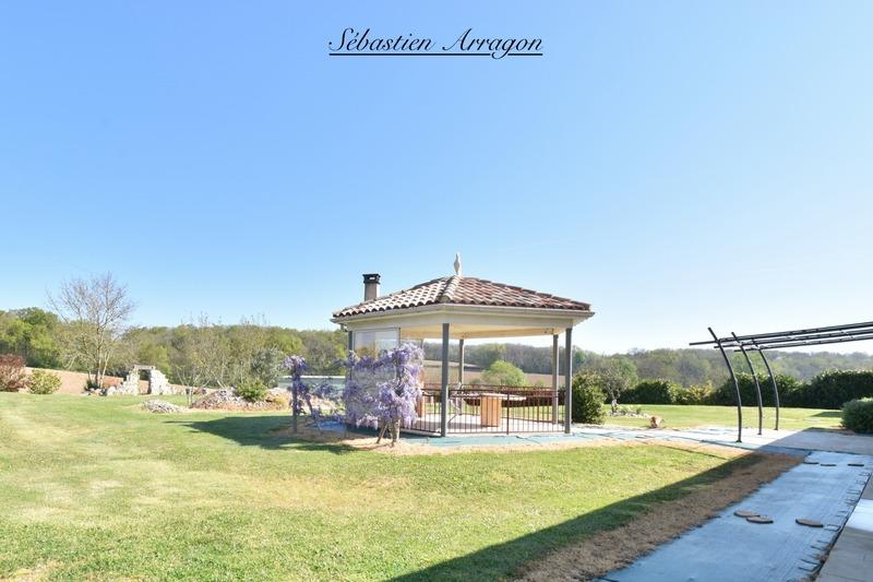 Propriété - 260 m² - 8 pièces