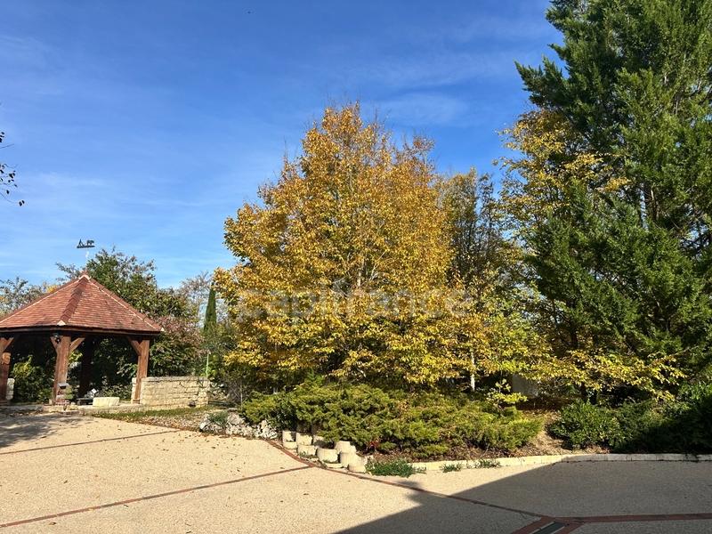 Maison - 272 m² - 10 pièces