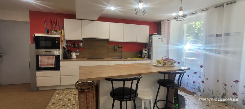 Maison - 201 m² - 8 pièces