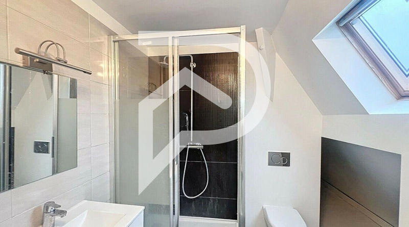 Maison - 170 m² - 8 pièces