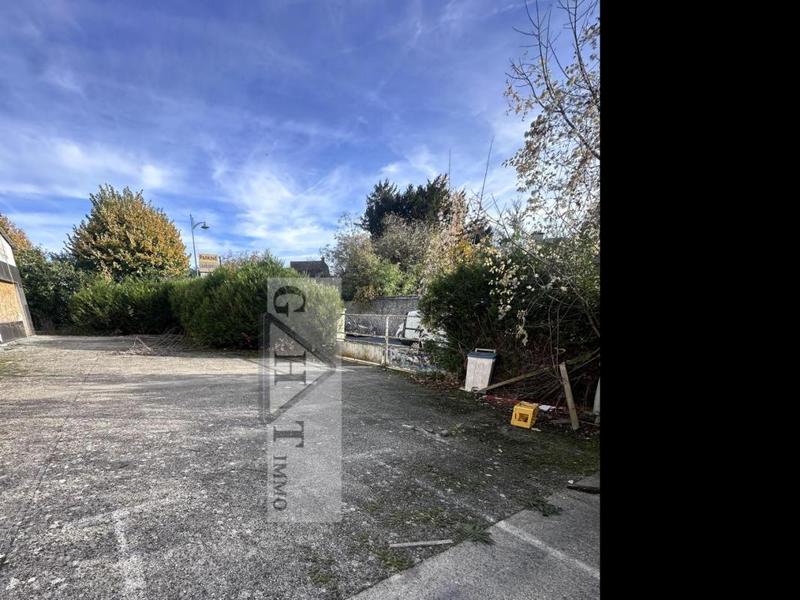 Entrepôt - 1 200 m²