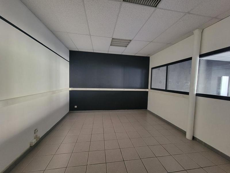 Local d'activité / Entrepôt - 94 m²