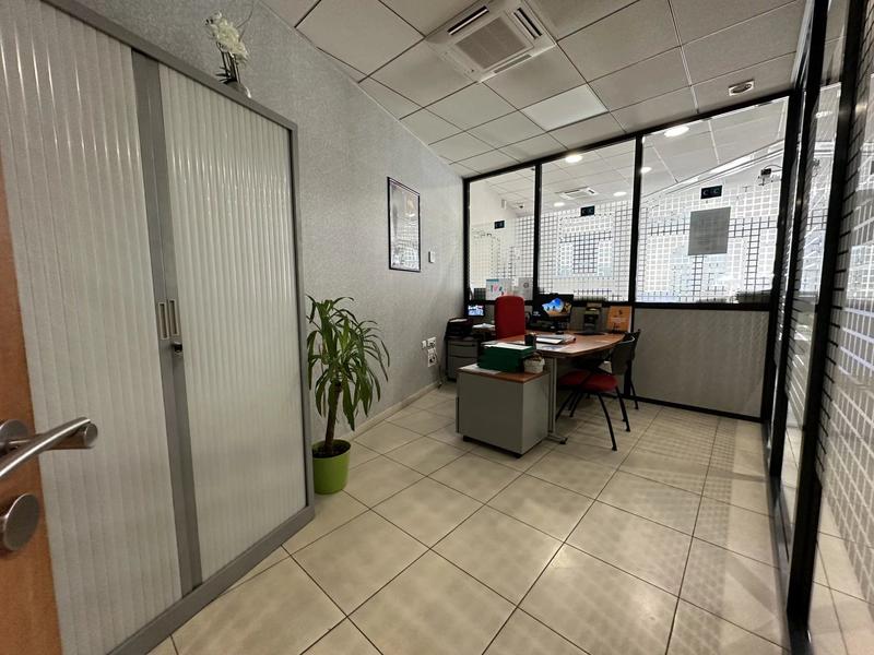 Magasins - 194 m² - 7 pièces