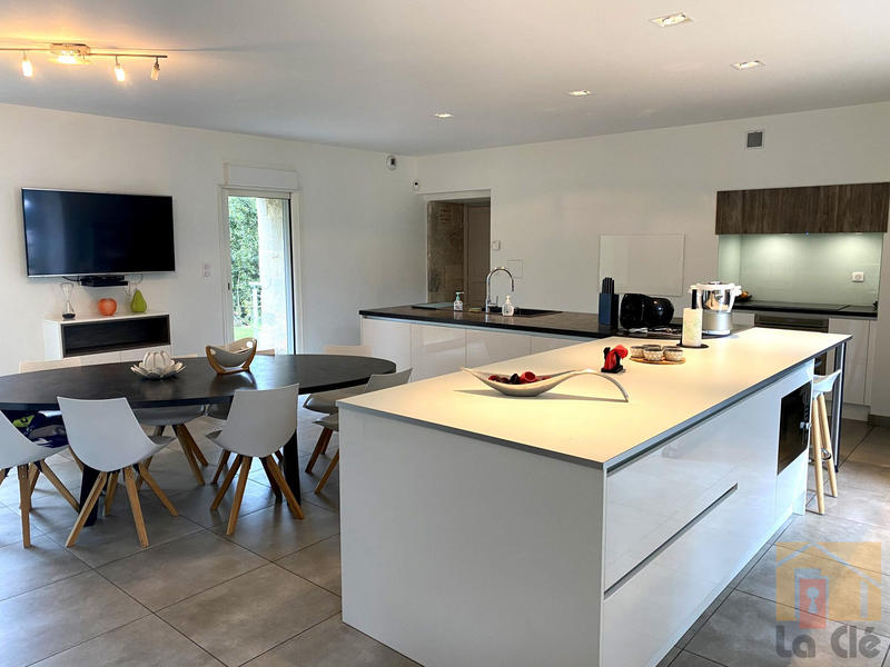 Maison - 450 m² - 11 pièces