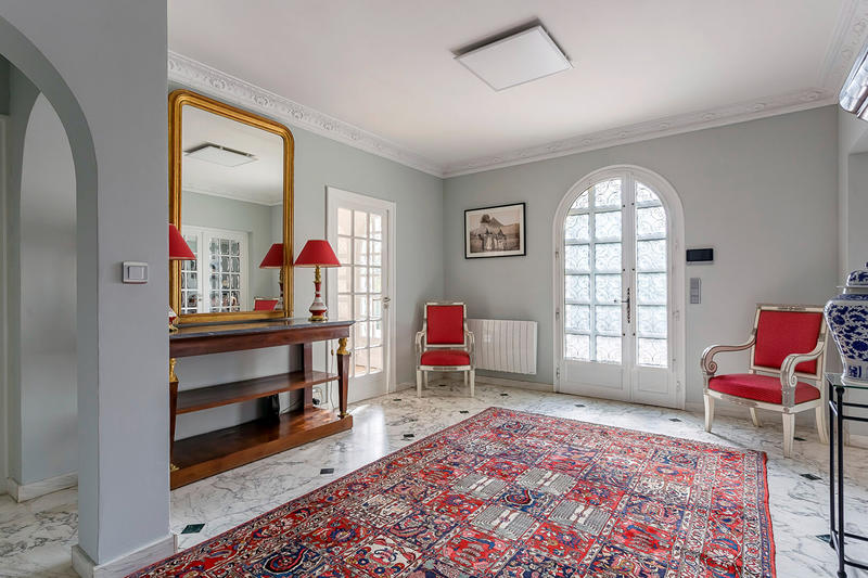 Villa - 263 m² - 9 pièces