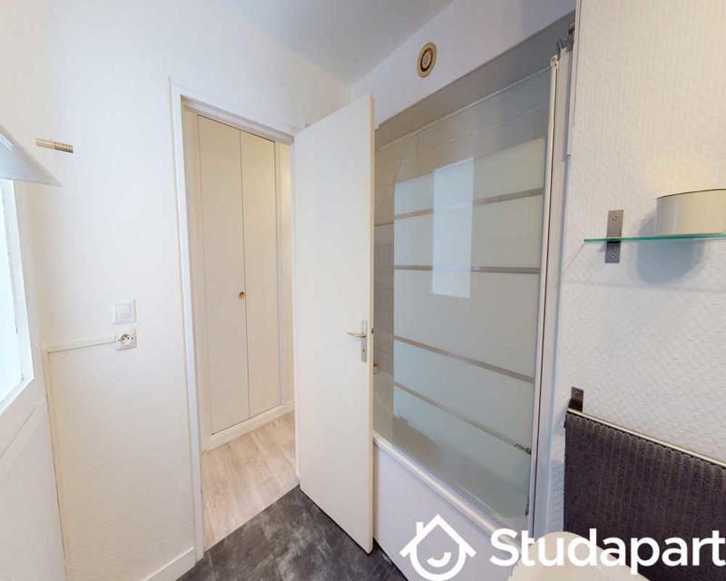 Chambre - 80 m² - 1 pièce