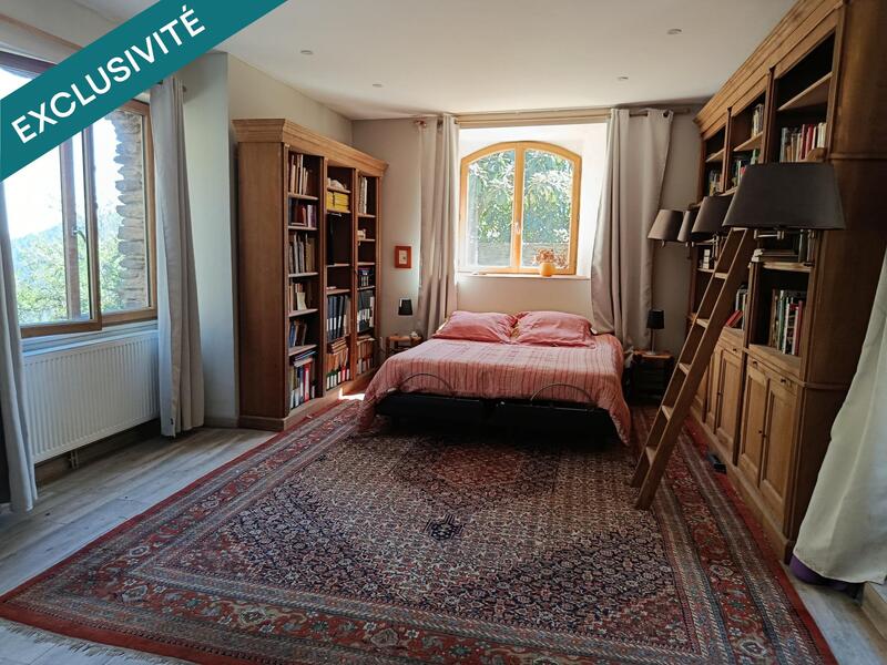 Maison - 215 m² - 9 pièces