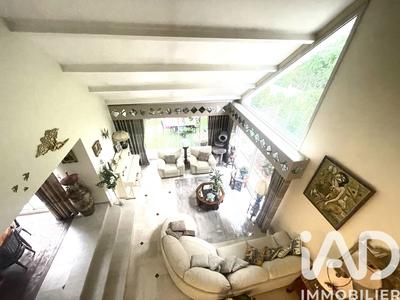 Maison - 180 m² - 8 pièces