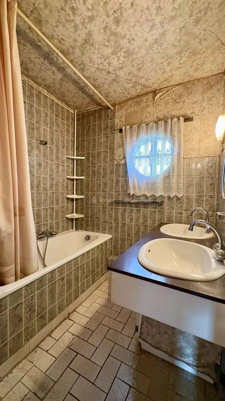 Maison - 165 m² - 8 pièces