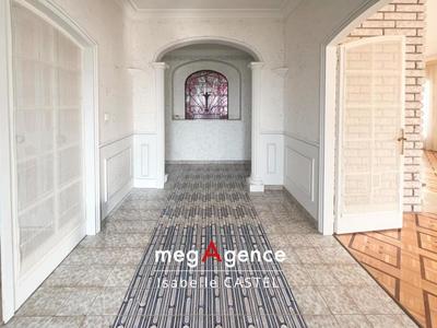 Maison - 210 m² - 7 pièces