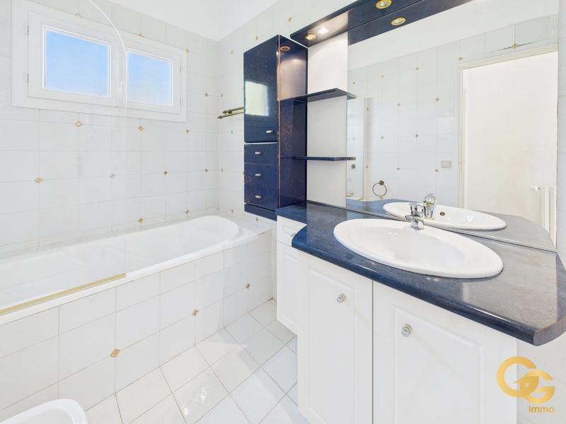 Maison - 170 m² - 5 pièces