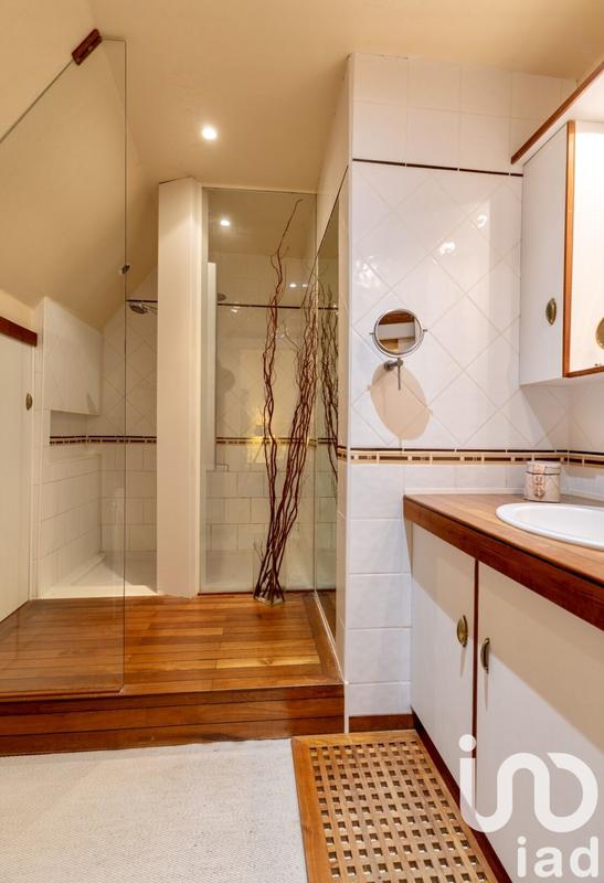 Maison - 203 m² - 7 pièces