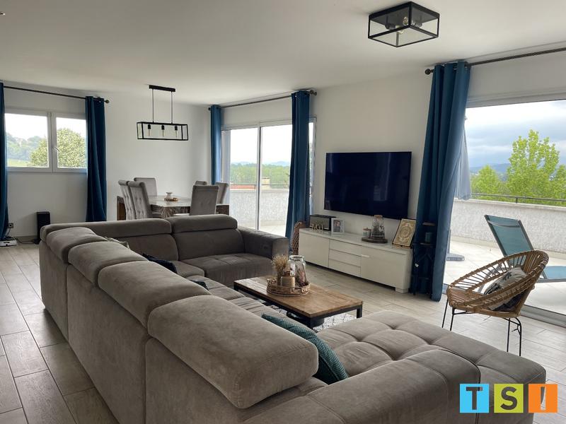 Maison - 223 m² - 8 pièces