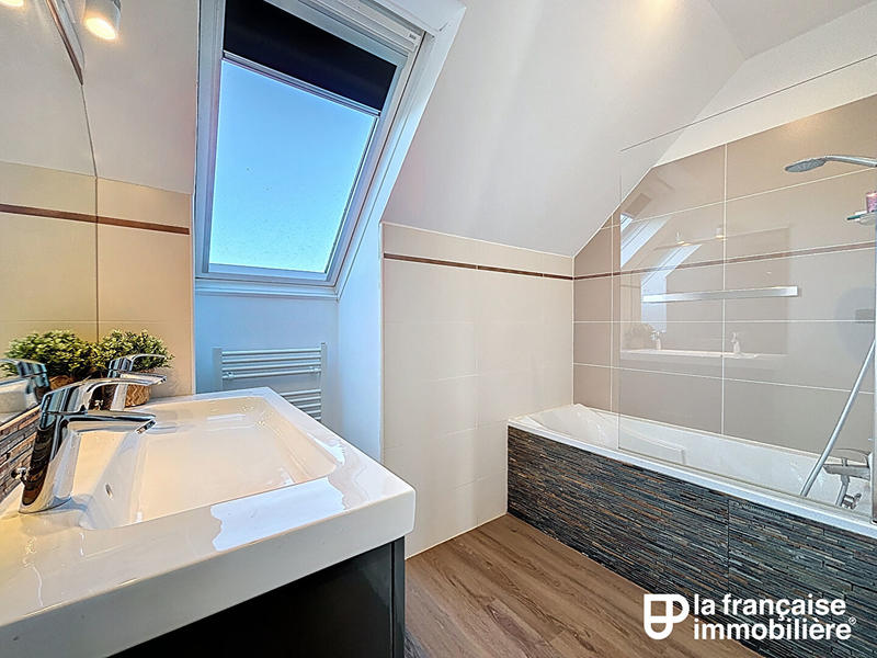 Appartement - 99 m² - 4 pièces