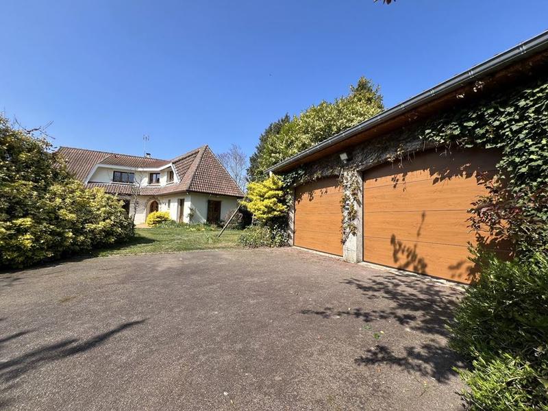 Maison - 243 m² - 9 pièces