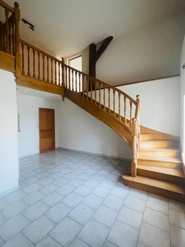 Maison - 220 m² - 5 pièces