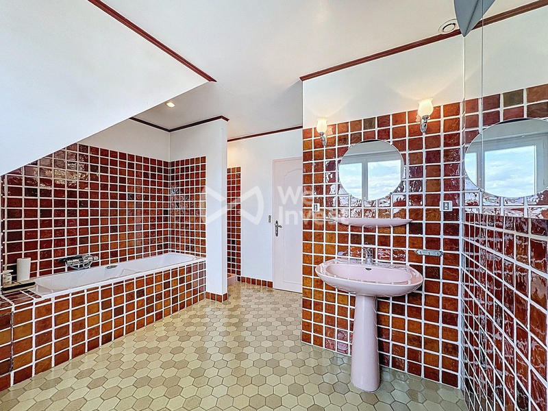 Maison - 157 m² - 10 pièces