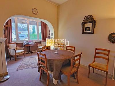 Maison - 198 m² - 8 pièces