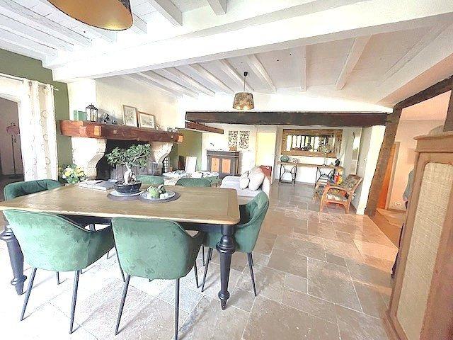 Maison - 222 m² - 10 pièces