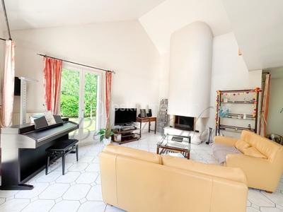 Maison - 227 m² - 9 pièces