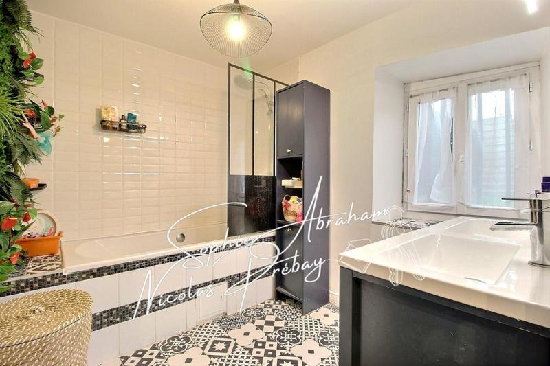 Maison - 90 m² - 3 pièces