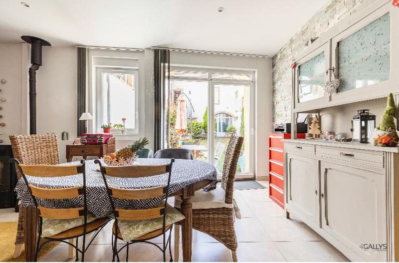 Appartement - 99 m² - 4 pièces