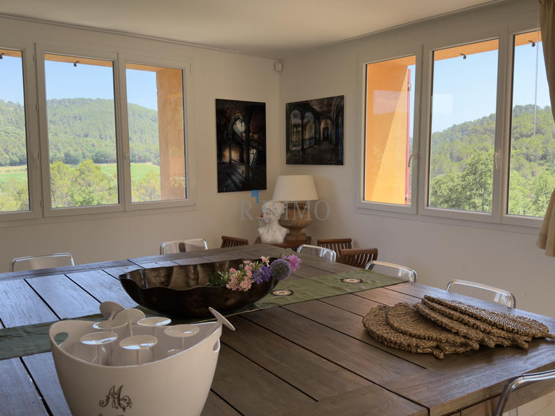 Villa - 242 m² - 6 pièces