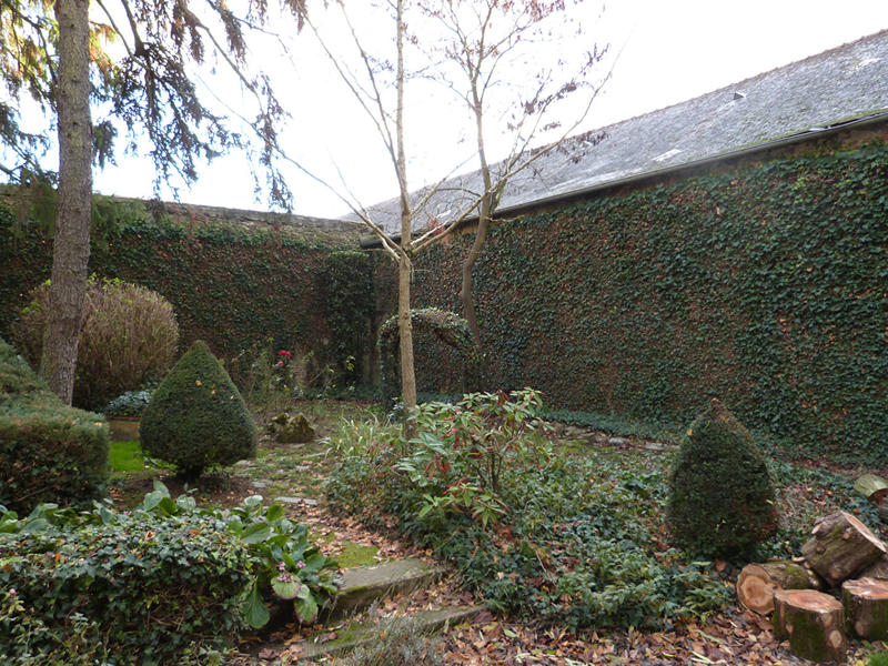 Maison - 240 m² - 10 pièces